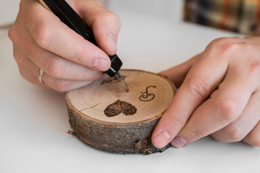 Hout omtoveren tot kunst door middel van een houtbrander